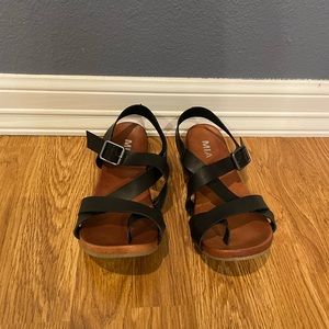 Mia sandals